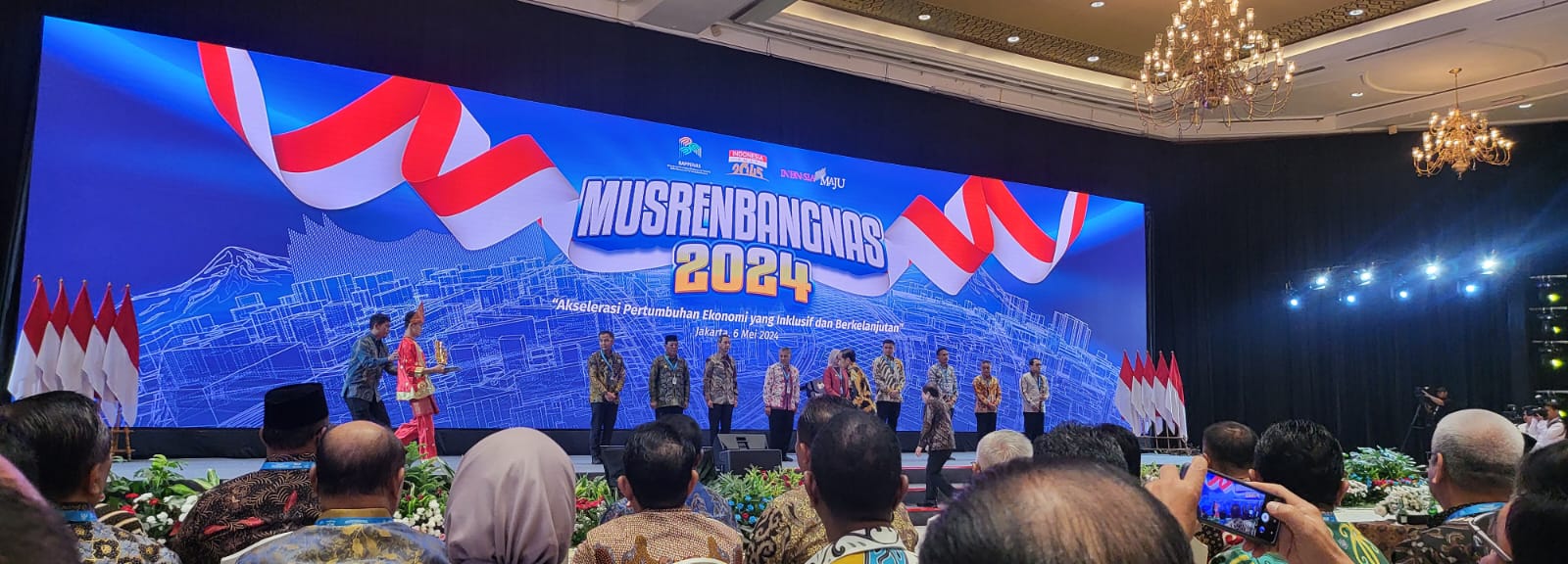 Pemko Dumai Meraih Penghargaan 10 Kota Terbaik Bidang Perencanaan pembangunan Nasional 2024